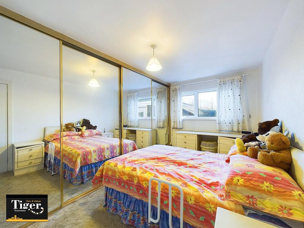 CAM02176G0-PR0453...