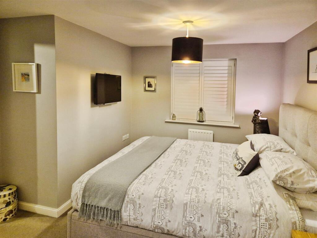 a146764a-Master 20Bedroom 201.jpg