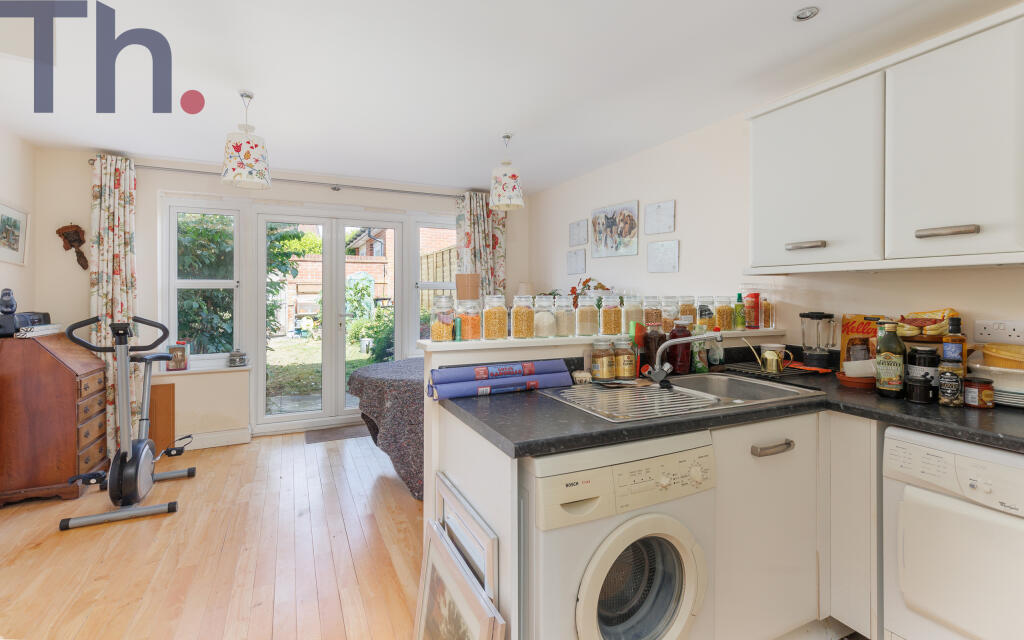 Kitchen &amp; Lounge
