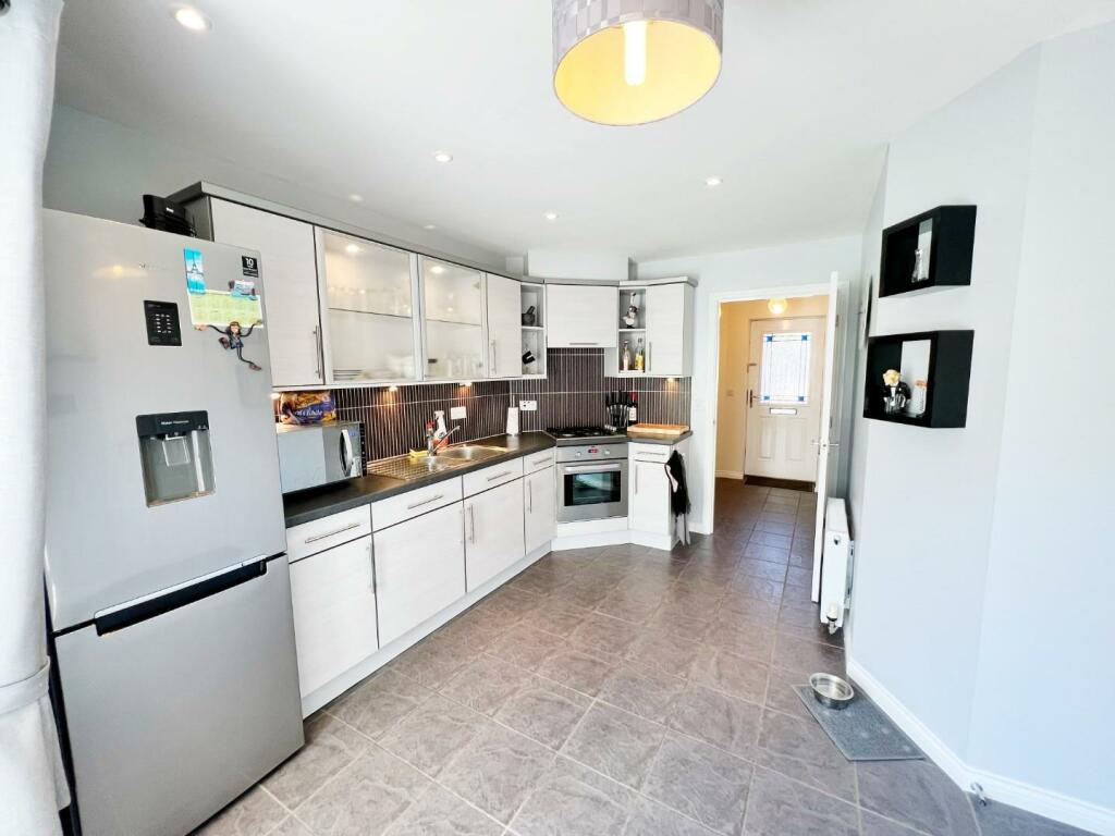 Kitchen pic 2.jpg