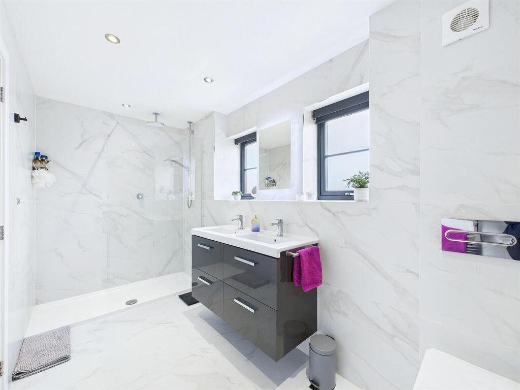 Ensuite Shower Room