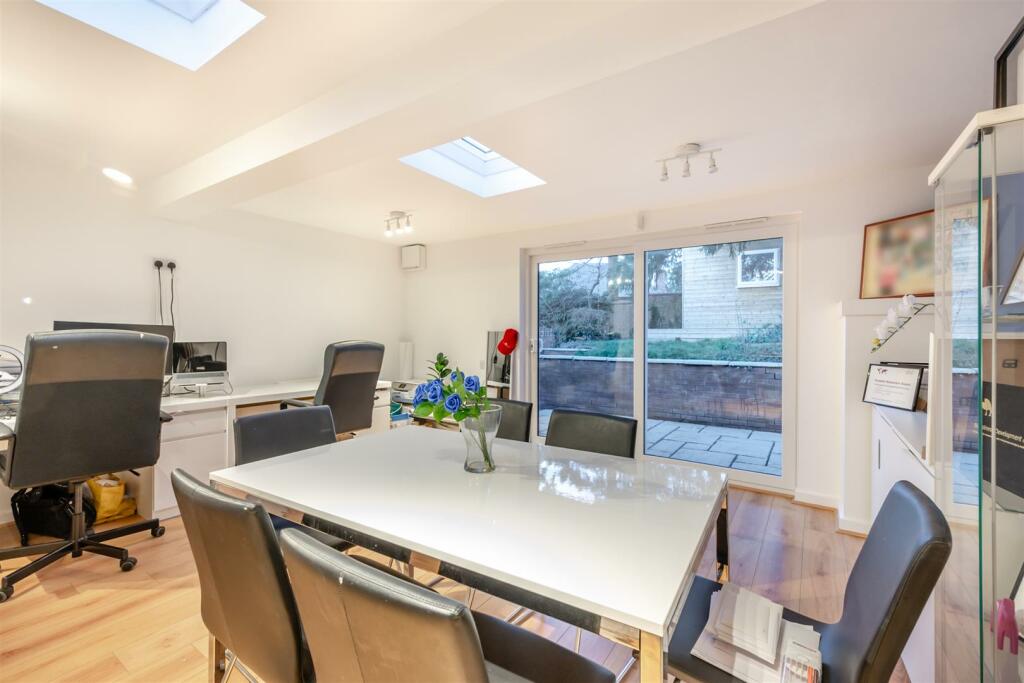 8537741-interior14.jpg