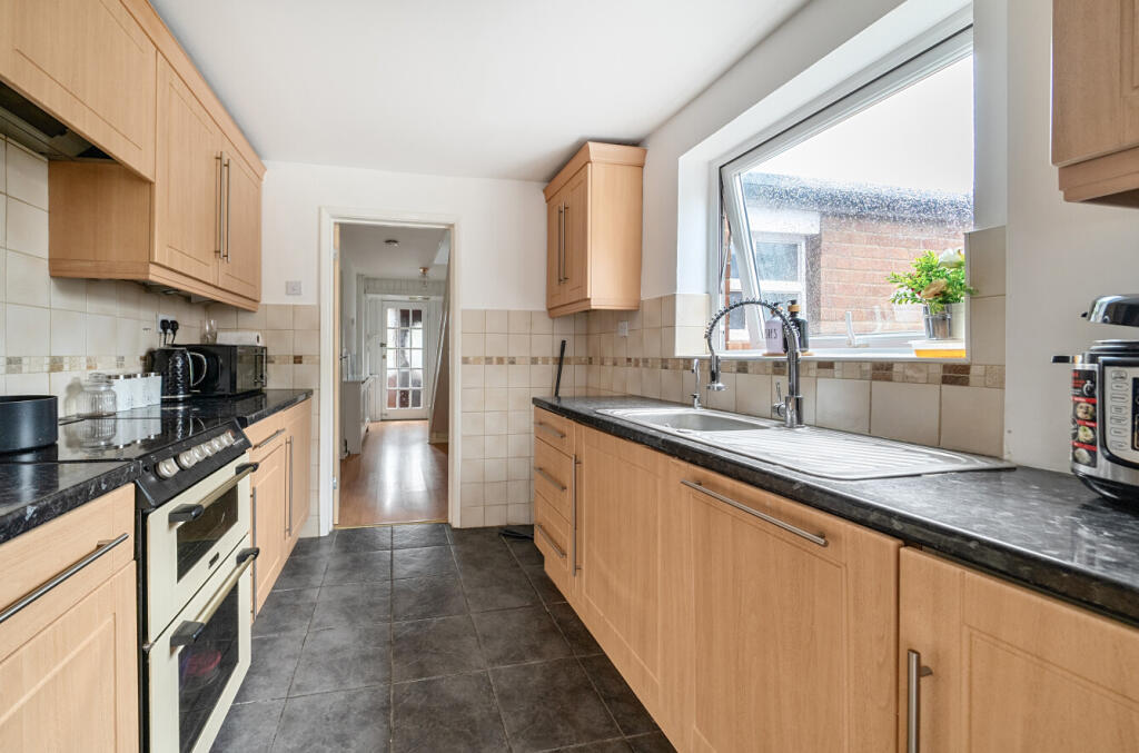 1304215-9-684182b...