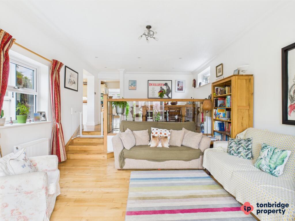 CAM03742G0-PR0021-STILL057