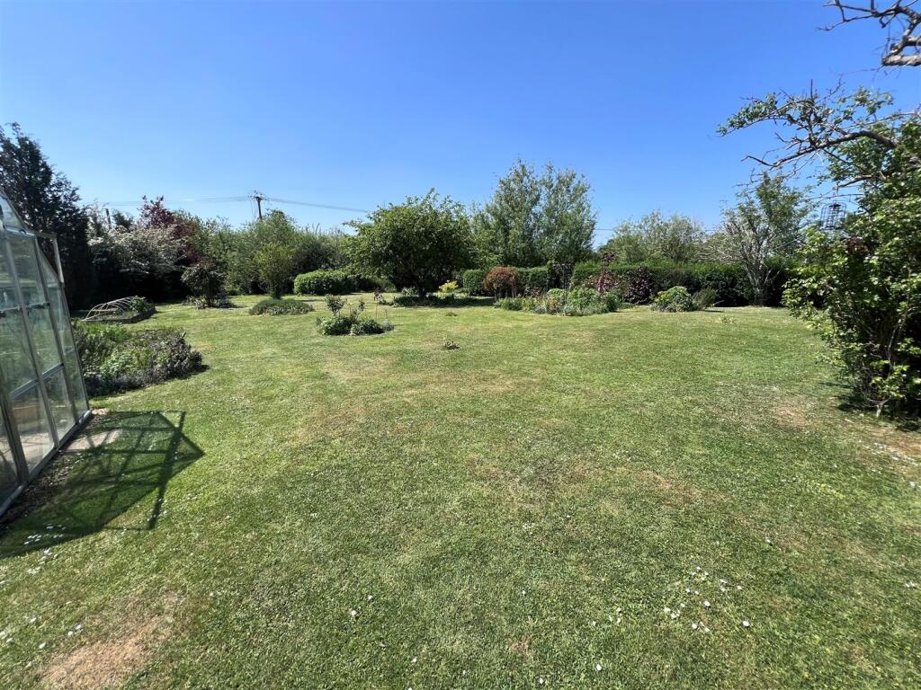Rear garden 5.jpg