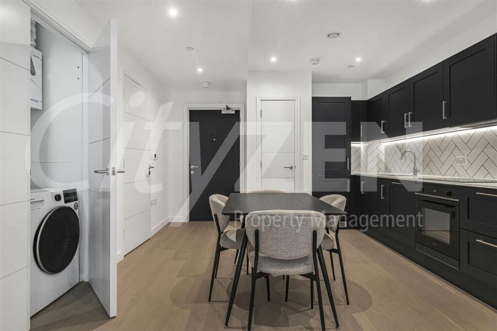 KITCHEN/RECEPTION