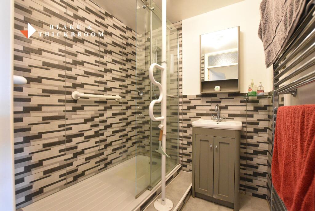 SHOWER ROOM