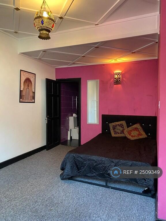 Ensuite Bedroom 1
