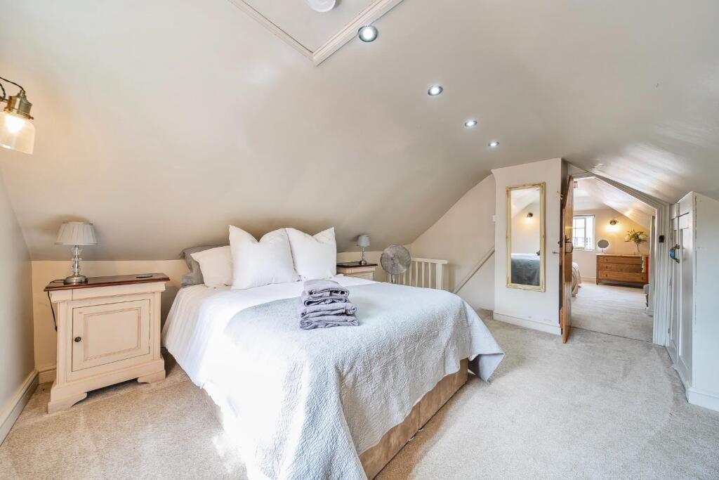 MASTER BEDROOM.jpg