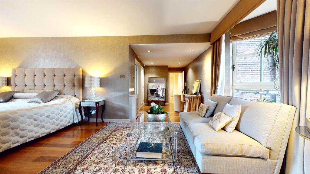 Property for sale in Waterside Point by Barrain Lo