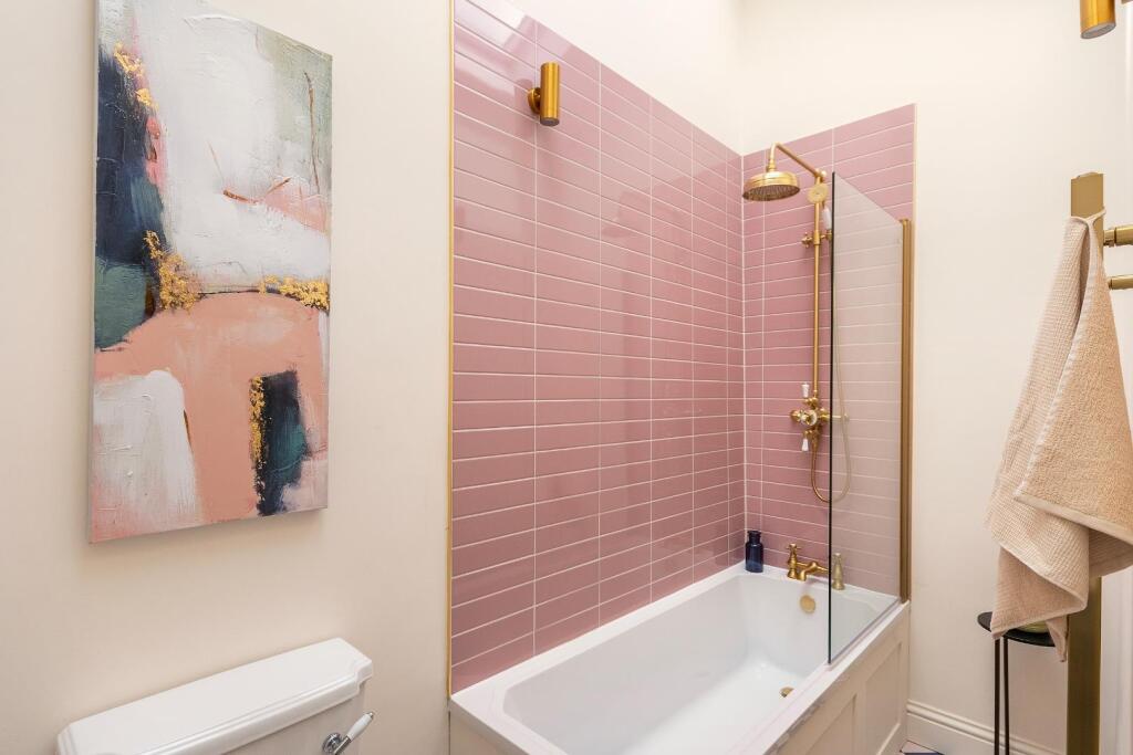 0O4STN - Bathroom B.jpg