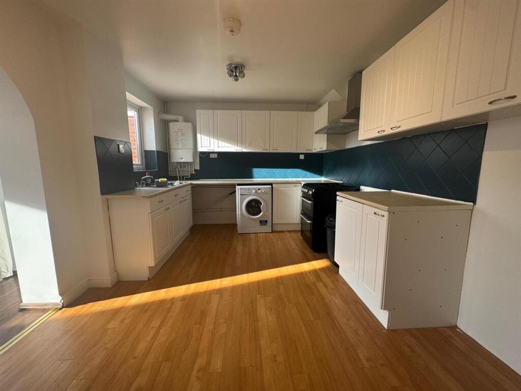 Kitchen 4.jpg