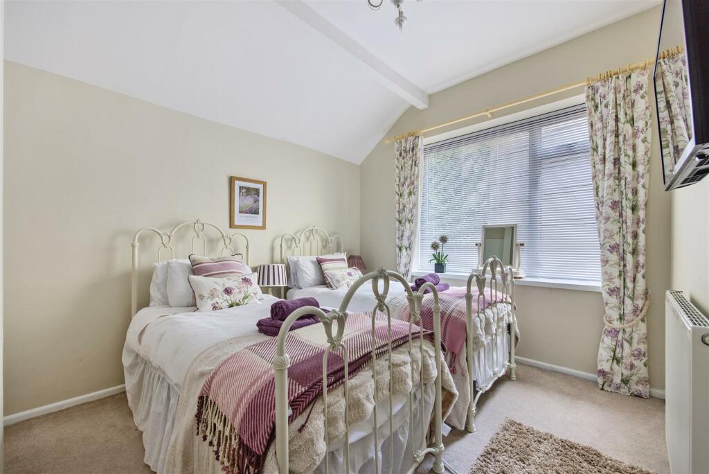 Raven Cottage (14).jpg