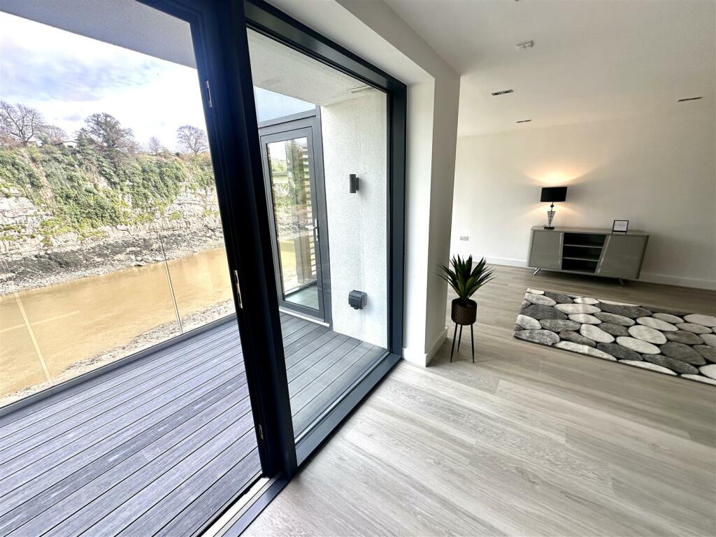 KITCHEN/FAMILY/DINING ROOM