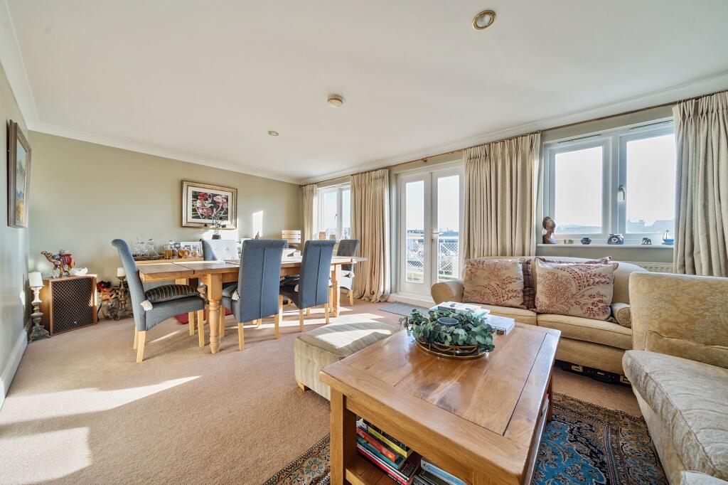 Living Room/Dinning Room (2)