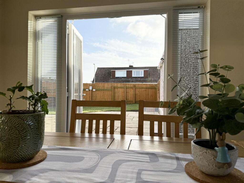 Separate dining room/third bedroom