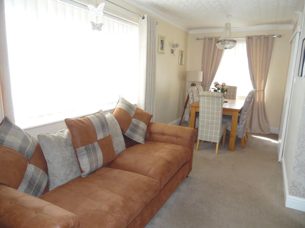 LOUNGE/DINER