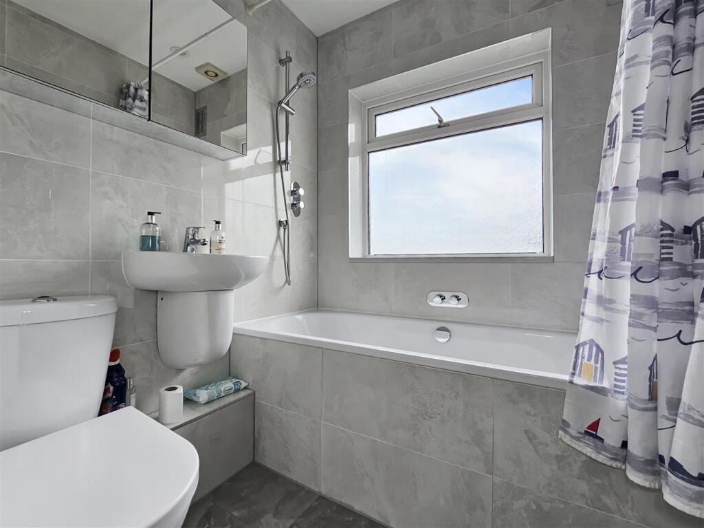 bathroom 2.jpg