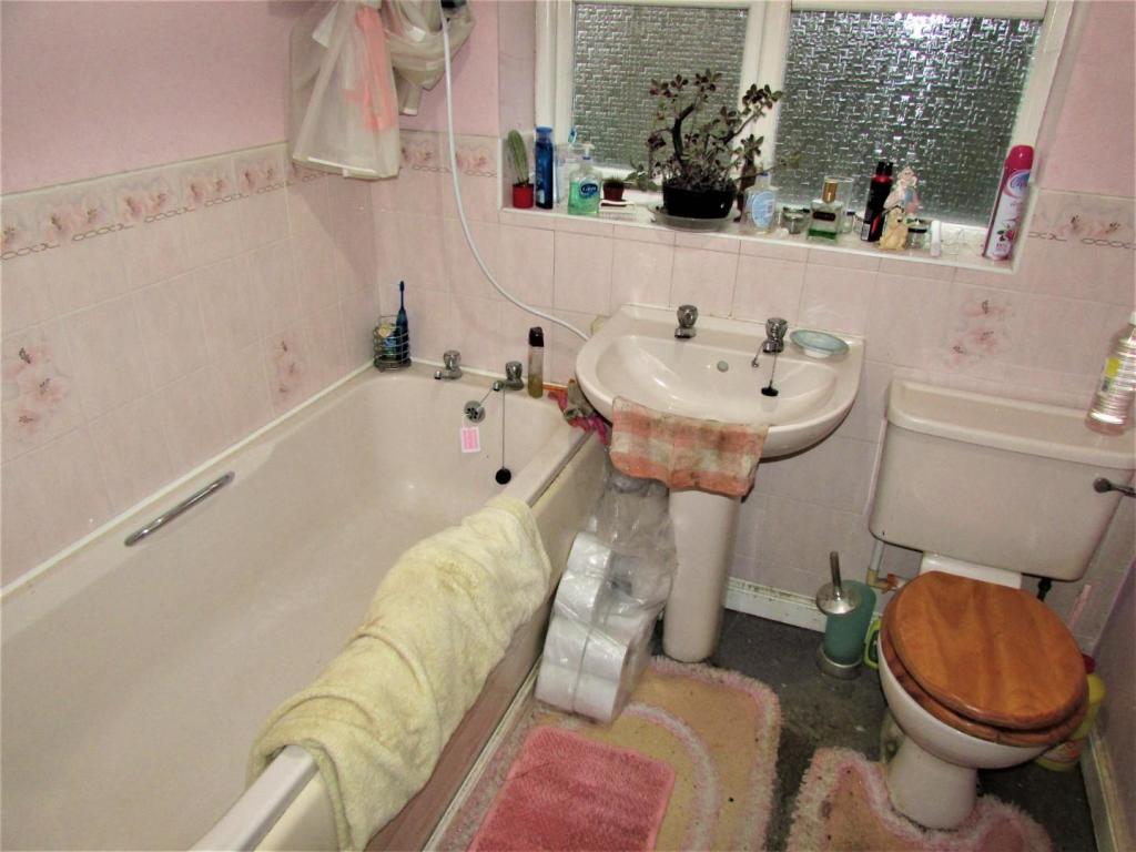 GaskellSt61bath.JPG