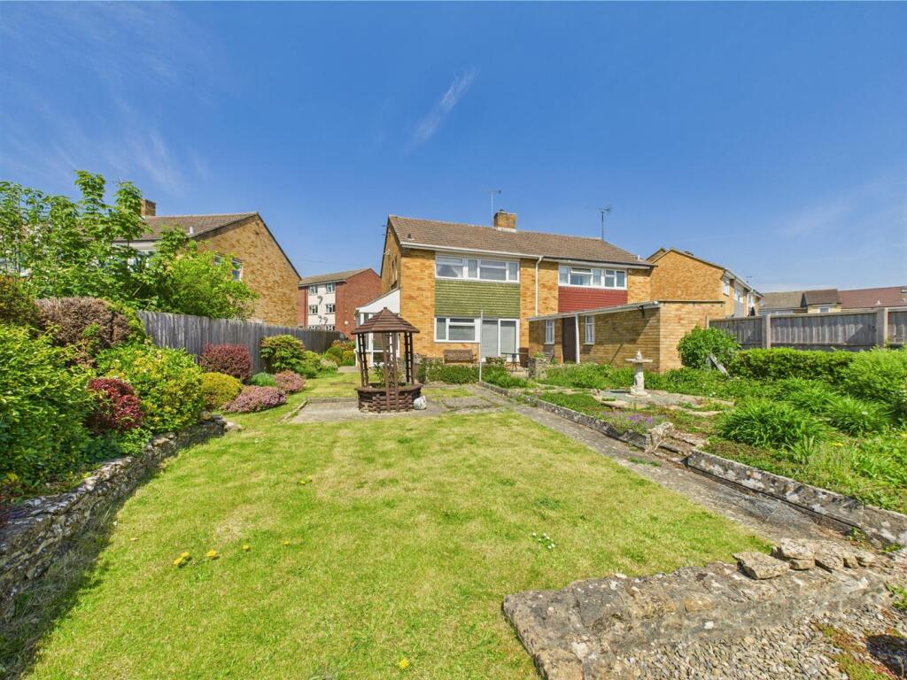 Lovely Rear Garden