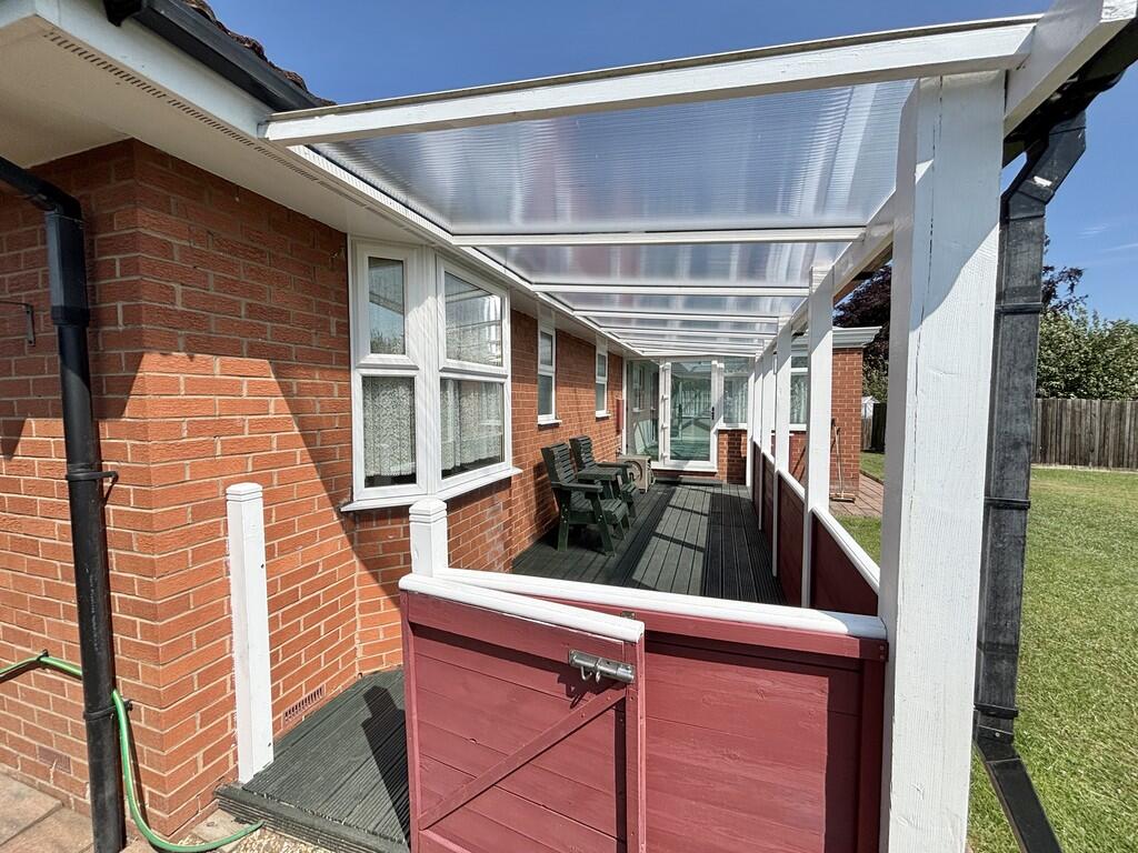Covered porch/can...