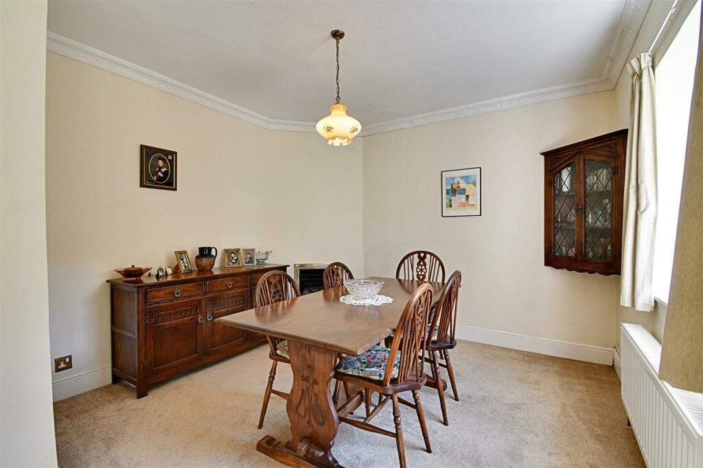 Dining Area.jpg