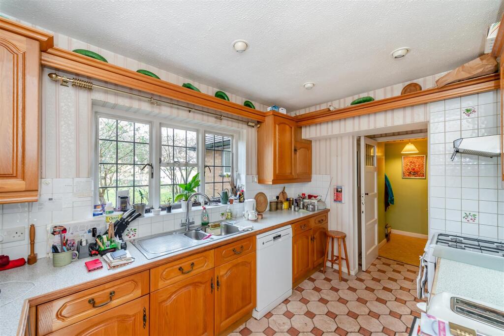 8633716-interior08.jpg