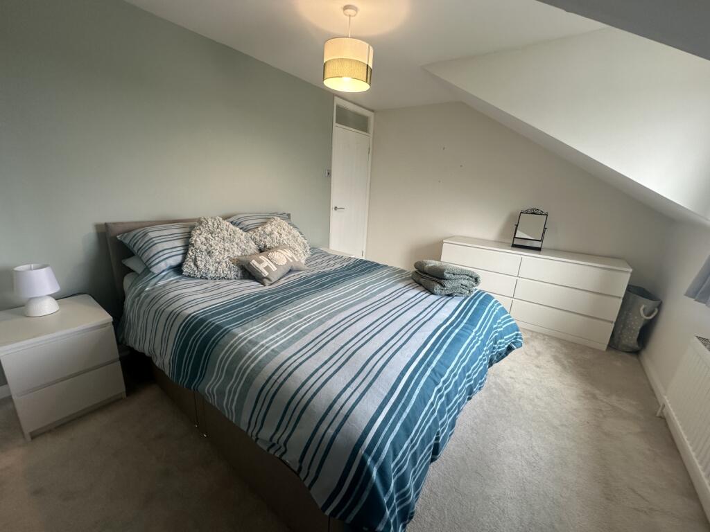 Master bedroom (2)