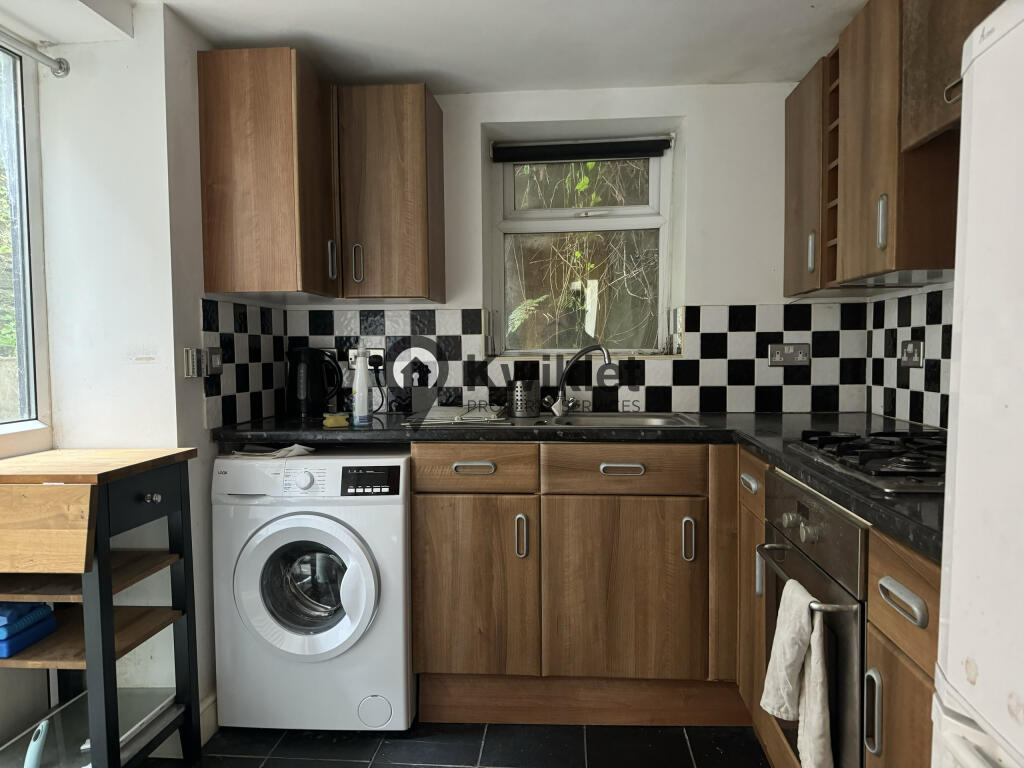 eZy Watermark_21-10-2025_04-28-23-7590pm.jpeg