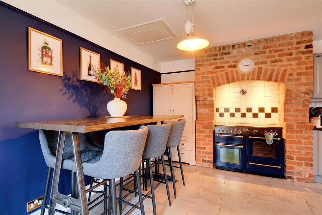Kitchen_2.jpeg