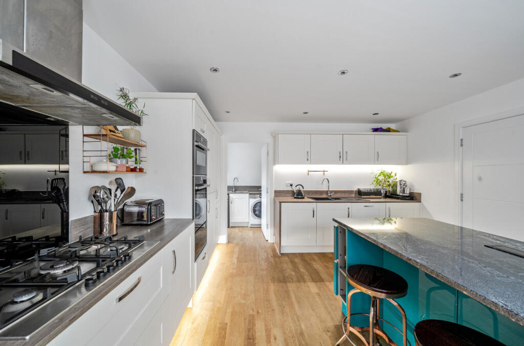 1339786-8-68a6111...