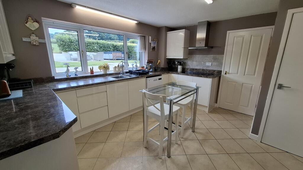 Kitchen / Breakfast Room