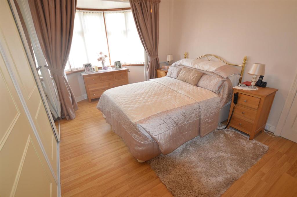 Bed1a.JPG