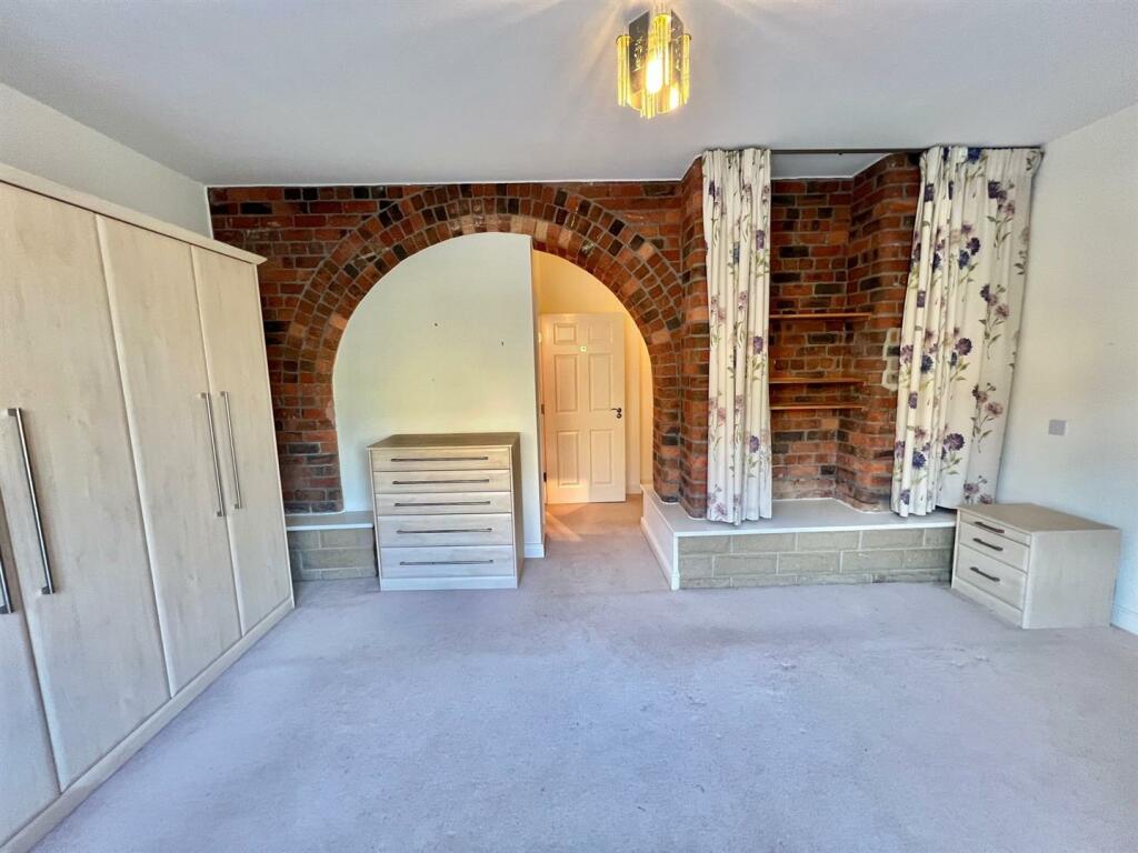 Bramleys Estate Agents - Crossley Ward Apartments 