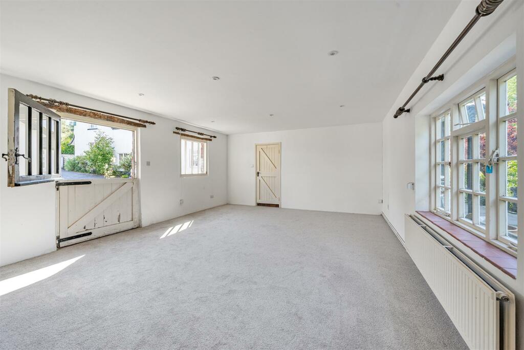 Page 4 top small left.jpg