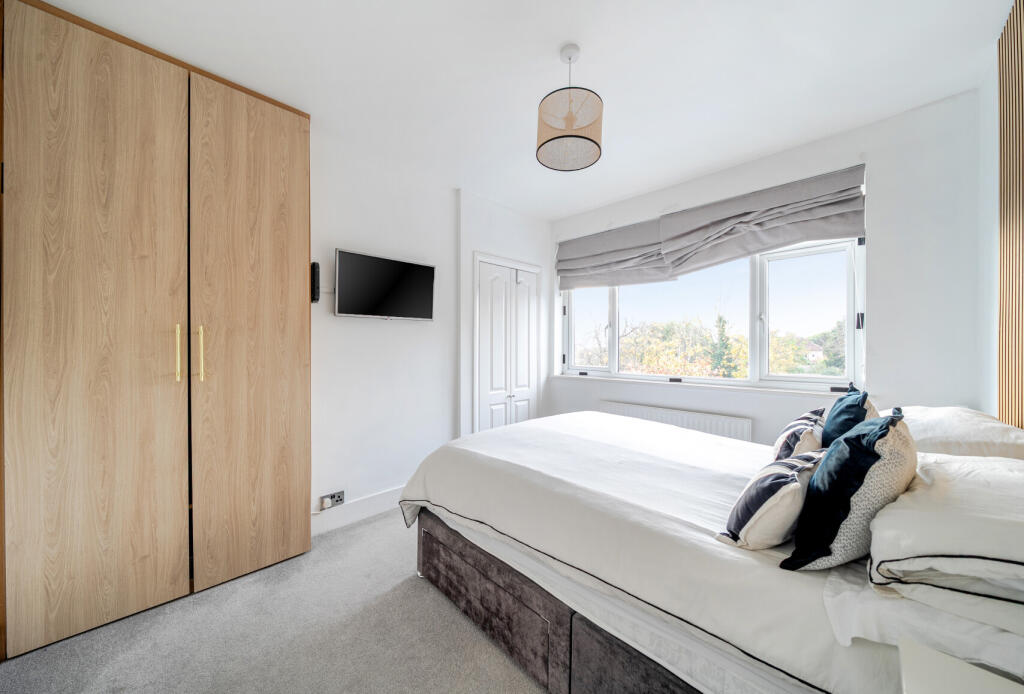 1376305-15-690b61...