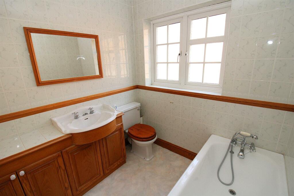 FAMILY BATHROOM.JPG