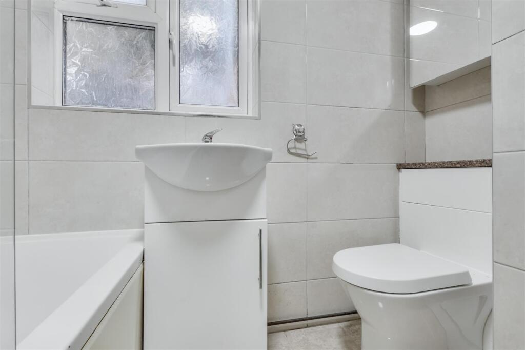 Bathroom_2.jpeg