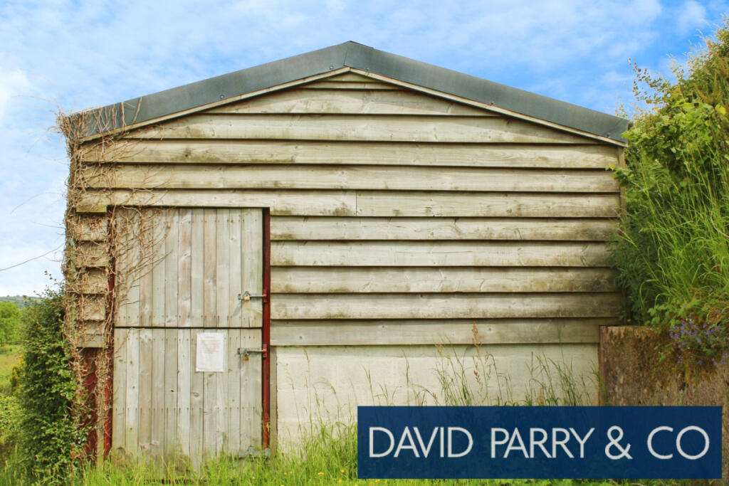 DETACHED COUNTRY PROPERTY