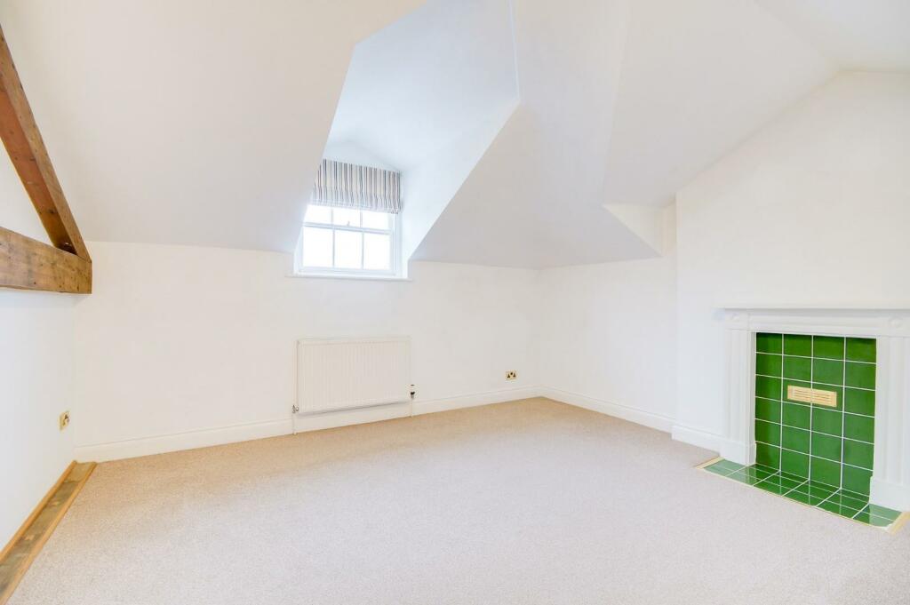 Bedroom 1.jpg