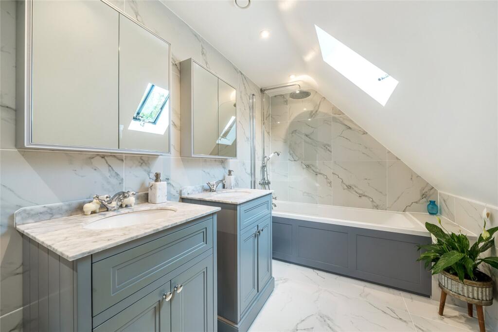 En Suite Bathroom