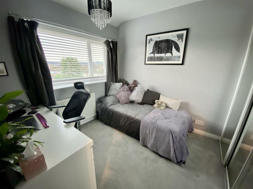 Bramleys Estate Agents - Robin Royd Drive - Mirfie