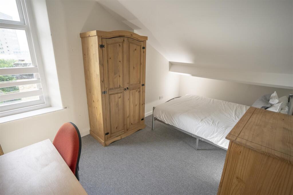 15 beach hill road bedroom 6.jpg