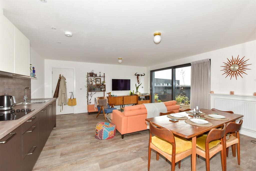 Kitchen/Lounge