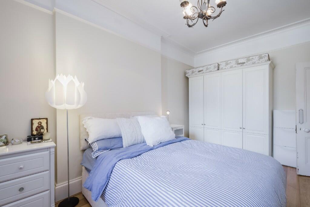 Principal bedroom