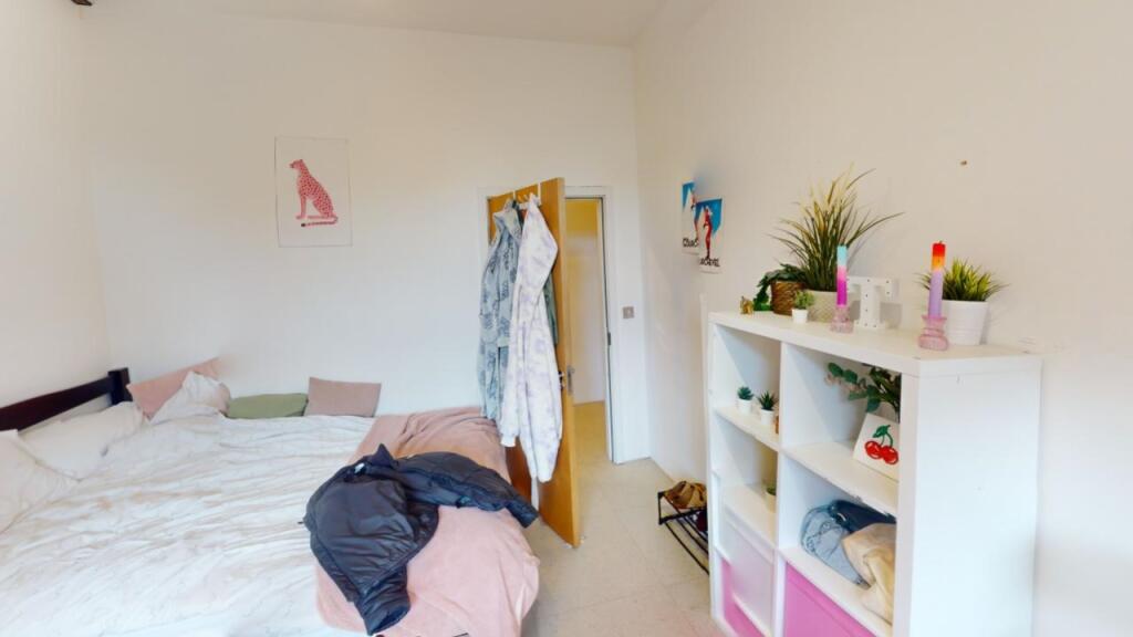 Flat-4-Barker-Gate-Bedroom 3