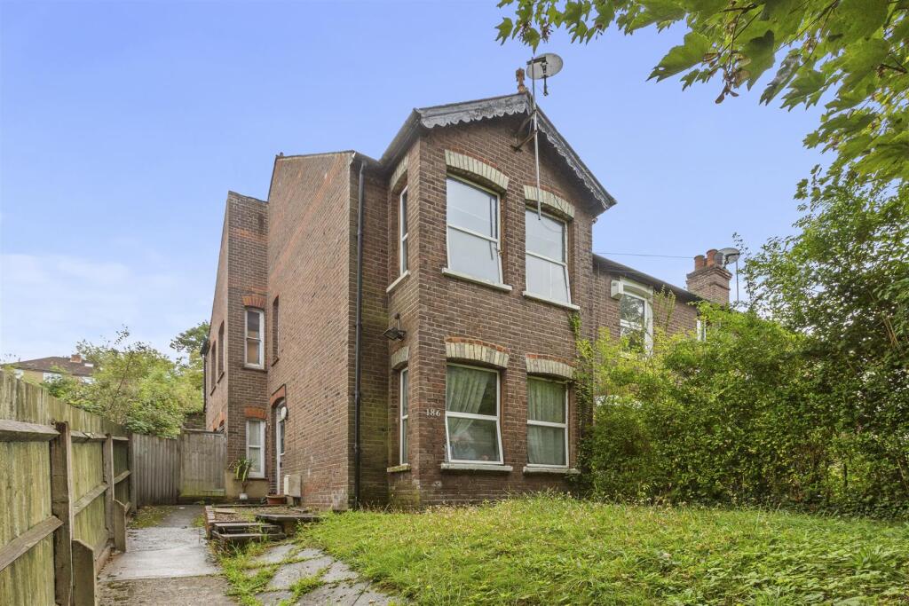 186 Hughenden Road, H13 5PD-10.jpg