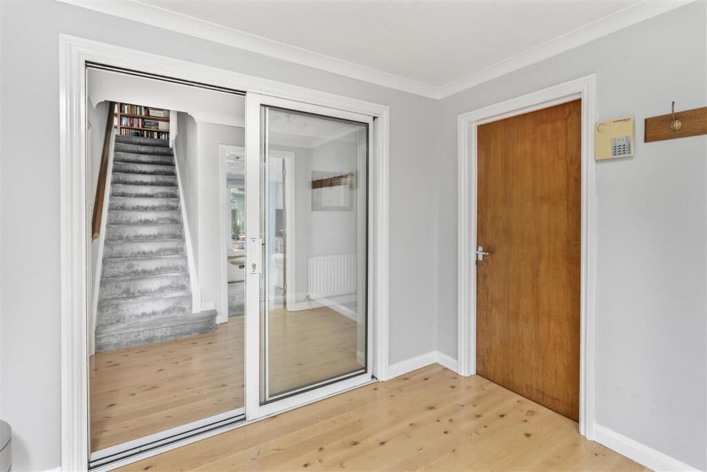 8 Wheatley Close, Banbury-5.jpg