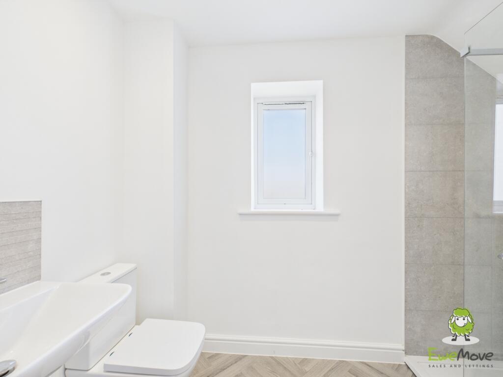 CAM03778G0-PR0176-STILL008