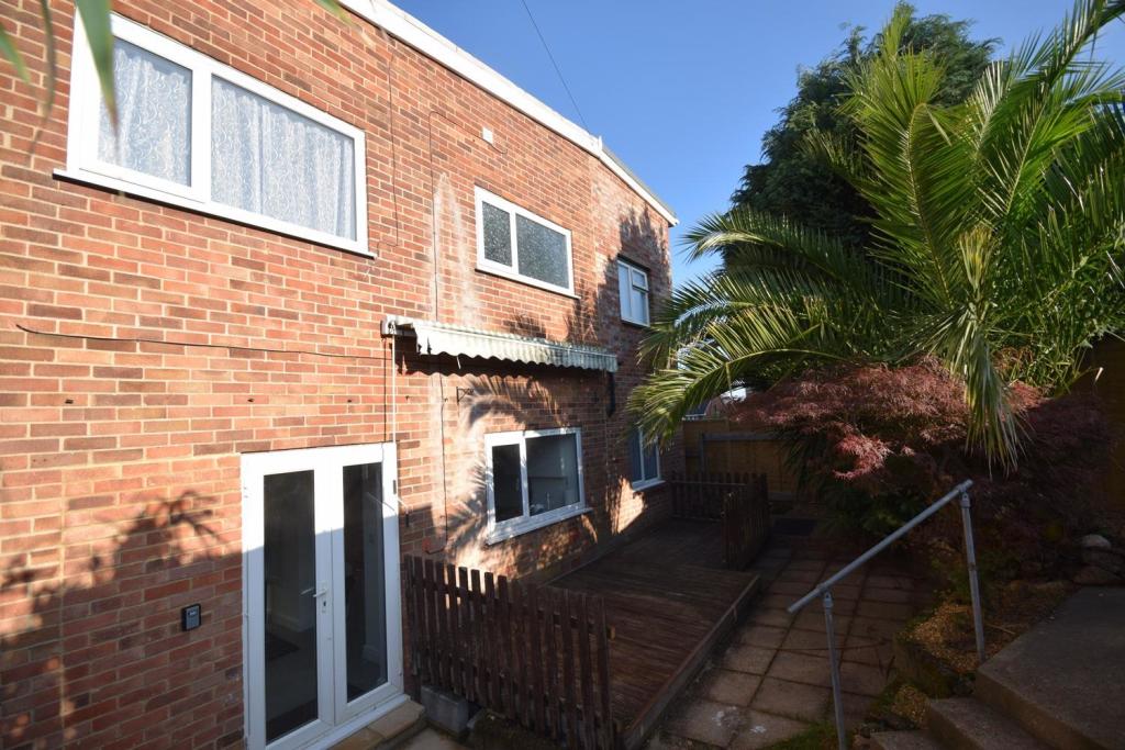 REAR &amp; GARDEN.jpg